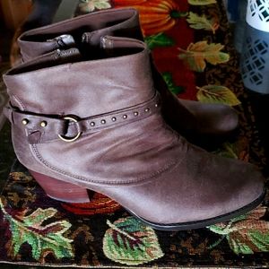 Bare Traps Boots, Brown, size 10